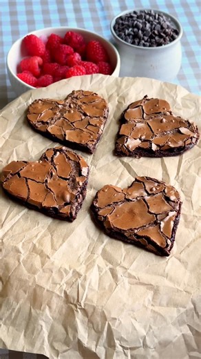 Miso Jen Kitchen on Instagram: "belly, cacao is THE BEAN 🙃 unlike team jellyfish, raspberry + dark chocolate is a great combo 🍫 ft. my viral flourless chocolate brownie cookies with a raspberry coulis filling 🍓 let me know if you’re interested in a recipe write up! #thesummeriturnedpretty #teamconrad #teamjelly #glutenfree #flourless #brownie #cookies"