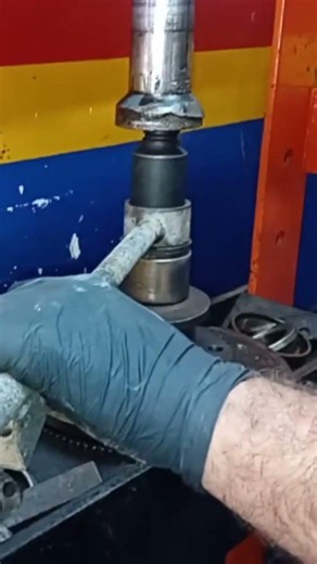 Honda HR-V rear axle bushes replacement.