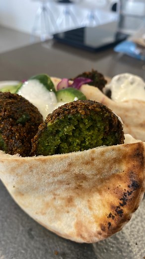 Babe got her falafel 🧆 #Recipe #Ingredients - 200g soaked chickpeas - 1 small onion - 2 cloves garlic - 1 bunch parsley - 1 bunch coriander - 3 tsp bi-carb soda - Juice of one lemon - 1 tsp cumin - 1 tsp smoked paprika - 2 tsp salt - 1 tsp ground coriander - Dash of cold water - Oil for frying #Method 1. Add your soaked chickpeas, onion and garlic to a food processor and blitz until coarse (sand consistency). 2. Add the parsley, coriander, spices, bi-carb soda and lemon juice and blitz again un