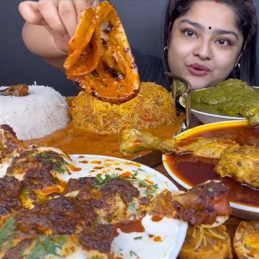 ASMR: EATING SPICY CHICKEN CURRY🔥 BASMATI RICE || #shorts #mukbangn#asmreating #mukbangasmr #asmr