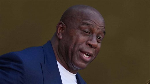 Magic Johnson explained how to avoid the biggest mistake that ruins athletes financially: "They want to start sports bars or restaurants"