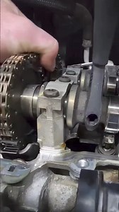 Does your 3.2 or 3.6 tick?! Here's why! . . . . . . . #mechaniclife #carguy #cargirl #mechanic #tipsandtricks #howto #diy #repair #robthemechanic #hemi #tick #lifter #camshaft #chrysler #dodge #jeep #ram #pentastar | Robert Zeromski