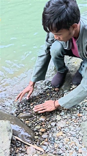 bikin kaget tiba tiba ada api di atas butiran batu#short #mistis