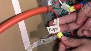 Conexion de un sensor de movimiento con cable del mismo color. Video 106 | Mas Capacitación