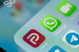 El CEO de Parler asegura haber sido despedido por la principal donante republicana Rebekah Mercer