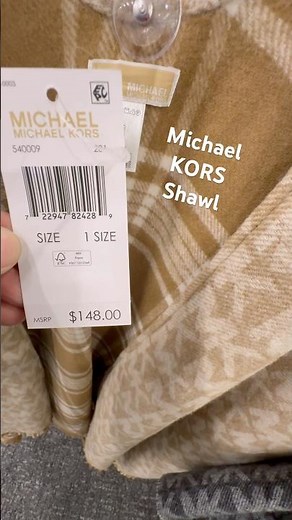 MICHAEL KORS SHAWL WINTER CLOTHING ESSENTIALS COLLECTION #michaelkors #winterfashion