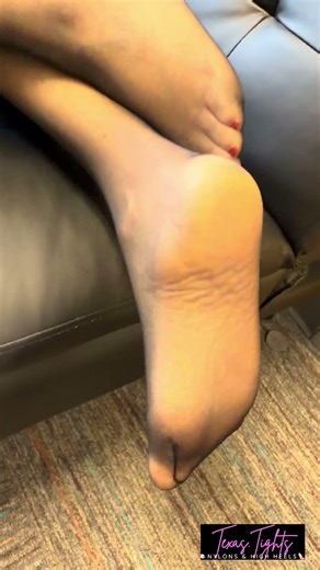 Seamless nylons try on 😮🔥 #tights #nylonfashion #nylonstyle #fashiontights #nylonsocks