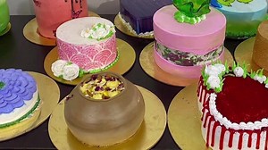 5Days Advanced Icing Class https://wa.me/917722077050 Interested Whatsapp @07722077050 Different types of icing methods Painting on cakes(butter cream cake/whipped cream cake) How to make red velvet cake n cream cheese frosting Mirror glaze cake(how to make mirror glaze at home) 𝗧𝘄𝗼 𝘁𝗶𝗲𝗿 𝗰𝗮𝗸e Square cake finishing Heart shaped cake finishing Shimmer cake. Photo cake Coffee cake Full rose cake How to get golden drip on cake Hard icing cake Rasamalai cake How to use airbrush using on cre