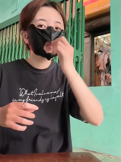 Thử thách ăn toàn đồ màu đen trong một ngày