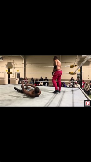 Mylez Mo with forearms and a leaping face buster to Mr. Smackems #ocw #indiewrestling #prowrestling