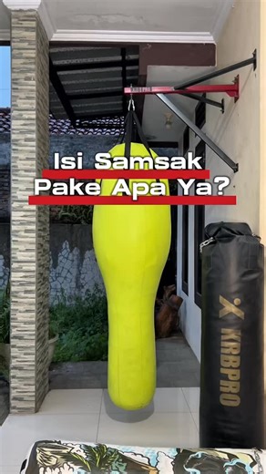 31K views · 1.7K reactions | Kenapa samsak jarang direkomendasi isi pasir, serbuk kayu, atau biji-bijian? ❌ Pasir - turun ke bawah, bikin samsak keras nggak rata. ❌ Serbuk kayu - lembab, gampang jamuran. ❌ Biji-bijian - busuk, bau, ngundang serangga/tikus. Lebih aman & nyaman pakai isi kain perca atau karet vulkanisir - ramah lingkungan, awet, dan nyaman buat latihan intens. #boxingtraining #isisamsak #samsak #heavybag #beladiri #boxing #krbpro | KRB Pro | Facebook