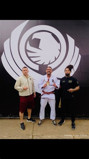 Tony Nery on Instagram: "Respeitar o processo é cansativo e longo, ainda assim, é melhor que usar atalhos que podem tornar a sua vida curta! processo de mudança é lento, dói fugir de tudo. Se transformar é uma tarefa difícil, em contrapartida, quem não muda, não evolui. Graças a Deus deu tudo certo, perder 5kg em dois dias foi uma das coisas mais difíceis que já fiz pra lutar, mas estou aqui para agradecer todos vocês que me apoiaram e ajudaram a bater o peso, estou muito feliz com o resultado, 