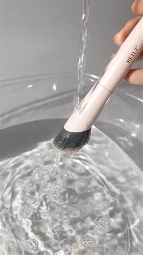 90% of People Wash Their Brushes Wrong! Brush Cleaning Guide 🔥#makeup #cleaning #beauty #asmr #fyp