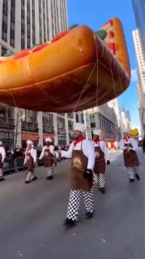 Did anyone catch the Pan Fried Sicilian Pizza float in the Macy’s Thanksgiving Day Parade today? The float was a kickoff to the new year where @virtualpizzaacademy will be teaching one of its most popular online classes again - NEPA PFS! With all 1,000 of VPA’s students escorting the Pan Fried Float down Broadway, it was voted as the most delicious attraction in the 99 year old parade! #sicilian #panfried #pfs #sicilianpizza #nepa | NEPA Pizza Review
