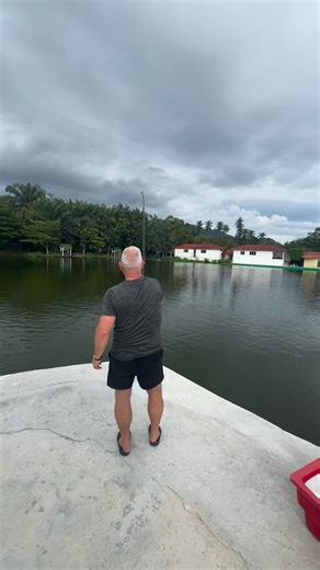 Angry skies but dry as we approach the rainy season. 💨☔️ And an angry Mekong Catfish for Mark who has just joined us on what will be an epic 2 week stay 🤩 Like all these Cats they like to a lake tour . This one we hooked in Sala 6 and landed in Sala 1 🙏 #catfishfishing #fishingholiday #pallatraxgripz | TopCats Fishing Resort