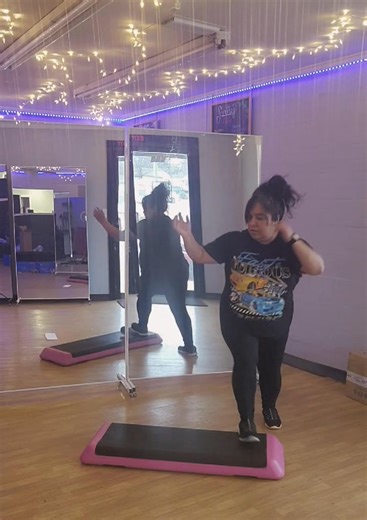 🚨 I be missing step aroebics♥️♥️♥️☺️☺️☺️ A good workout... sweat was falling in my eyes. Lol Almost messed up in the beginning 🙃 I do have a license for this music. | Pittsburg UpStep