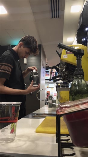 यहाँ युद्ध आफ्नासँग छैन आफैसँग छ।❤️‍🩹#fypシ #pra_su_n #barista #chitwan_muser #try