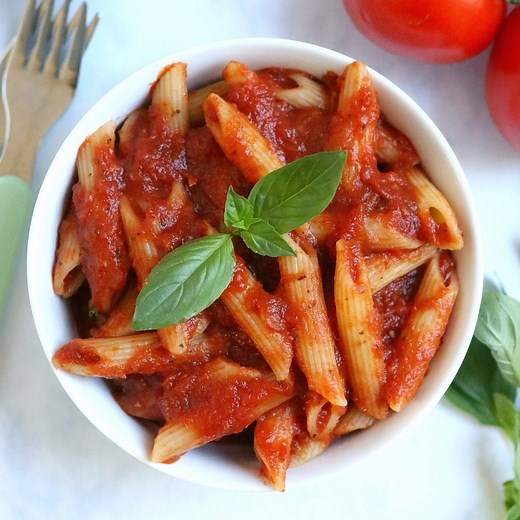 10K views · 232 reactions | Slow Cooker Pasta Sauce  A rich but super simple Tomato & Basil Pasta Sauce cooked in the slow cooker for a delicious flavour. The perfect go-to pasta sauce for busy families. https://www.myfussyeater.com/slow-cooker-tomato-basil-pasta-sauce/ | My Fussy Eater | Facebook