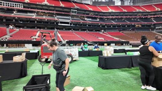 𝐀 𝐥𝐨𝐨𝐤 𝐛𝐚𝐜𝐤 𝐚𝐭 𝐭𝐡𝐞 #𝐁𝐢𝐣𝐚𝐧𝐑𝐞𝐚𝐝𝐬 𝐁𝐨𝐨𝐤 𝐅𝐚𝐢𝐫 ⁣ A few weeks ago, our team joined Bijan Robinson and the Bijan Robinson Foundation at Mercedes-Benz Stadium to help bring the joy of reading to more than 7,700 Atlanta Public Schools students. From the moment Bijan opened the day with Be You by Peter H. Reynolds, the stadium was filled with excitement, laughter, and the magic of stories. We’re proud to have sponsored, volunteered, and celebrated alongside partners who shar