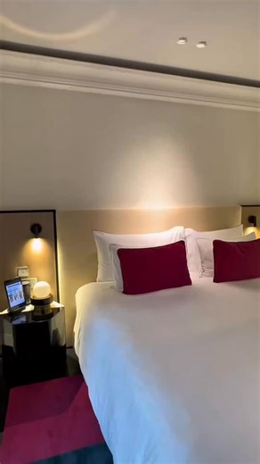 ☀️ In the morning light, Paris slowly awakens... From the comfort of your room, Fauchon L’Hôtel Paris turns breakfast into a suspended moment of calm, delight, and refinement. _ ☀️ Sous la lumière du matin, Paris s’éveille doucement… Depuis votre chambre, Fauchon L’Hôtel Paris transforme le petit-déjeuner en un instant suspendu, où tout n’est que calme, gourmandise et raffinement. Booking : urlr.me/PKV3zC | FAUCHON L'HÔTEL PARIS