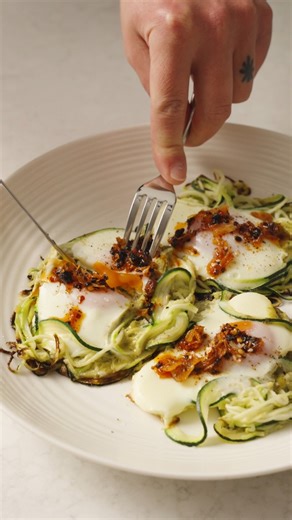 Ummmm Yum! Who doesn't love a one pan wonder. This is 100% our new go-to lunch, thanks for the recipe inspo @coconutandbliss. Head to her page for the full recipe! #AustralianEggs #Eggs #OnePan #Recipe #LunchInspo | Australian Eggs