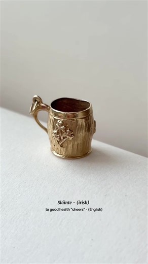 “Sláinte,” the Irish word for “good health” or “cheers,” is featured on this rare 9ct gold charm. We haven’t come across one like this in three years — the detail and shamrocks are truly unbelievable. Such an iconic Irish piece! ☘️ #sláinte #irishcharm #irishjewellery #vintagecharm