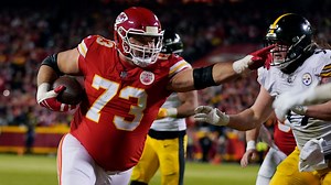 Big man TD alert! 6-foot-4, 320-pound Allegretti snags Mahomes' FOURTH TD