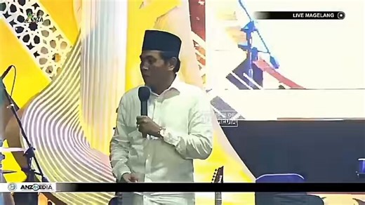 RT @Kemal_Bourguiba: 🇮🇩インドネシアのイスラム指導者AH Anwar Zahid「🇯🇵日本で最もメジャーな宗教は神道。天照大神なる神がいる。その息子がニニギノミコト,その娘がニニニノミコト,その息子がマコヨト,更にその息子が天皇の裕仁,その息子がNARUT…