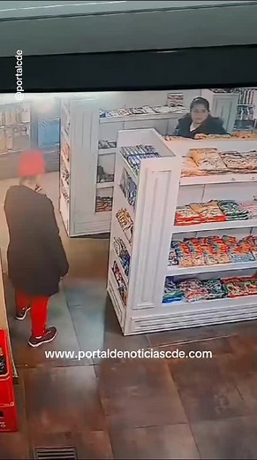 De esta manera dos mujeres fueron captadas por las cámaras de seguridad en el Market Inside Ubicado en el barrio Boquerón de Ciudad del Este. #portalcde #policia #nacional #paratiiiiiiiiiiiiiiiiiiiiiiiiiiiiiii #paraguay🇵🇾 #cde #py