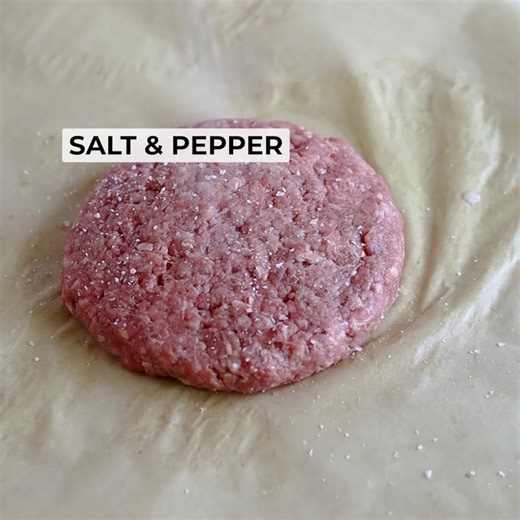 The Juicy Lucy burger has captured the hearts and taste buds of burger lovers everywhere with its irresistible combination of flavor and texture. This fun spin on the classic cheeseburger takes your eating experience to the next level by stuffing gooey, melted cheese right inside the patty! >>> https://lowcarbyum.com/juicy-lucy-burger/ | Low Carb Yum