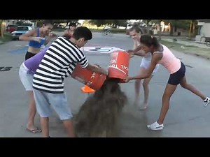 girl is showered with mud and trash 😭🤮