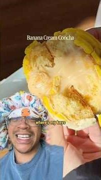 Trying a Banana Cream Concha