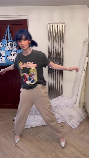 78K views · 3.7K reactions | Ladybug dress assembly! ❤️ #ladybugandcatnoir #miraculous #miraculousladybug #ladybug #ladybugcosplay #miraculouscosplay #sewing #fashion #diy #princess #princessdress #dress | Rosie Somerville DIY fashion design | Facebook