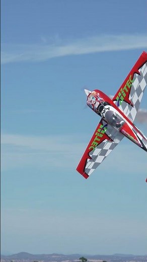 Team Hitec Pilot Joe Hunt Soars with Extreme Flight 114” Slick | Precision Powered by Hitec Servos