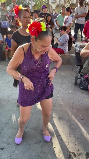 El gallo mojado Dance by Yajaira | Balmoreando