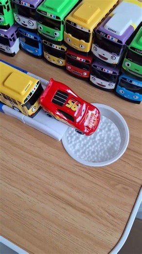 Cute Yellow Tayo Bus Pushing Red Mcqueen and Brown Tow Mater in Pit, Pixar Cars, McQueen