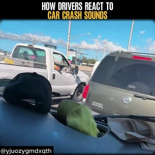 How people react to car crash sounds (Prank)