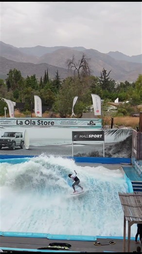FlowRider FlowBarrel Action at Wave House Santiago | Championships 2023