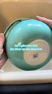 This 024 Turquoise Pyrex was on life support… wait ‘til you see what oven cleaner does 👀✨ #pyrexglowup #pyrexcleaning #pyrexcleanup #glowupbaby | 2KewlVintage13