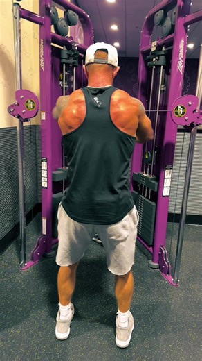 Reverse Cable Back Crossovers for Physique Success