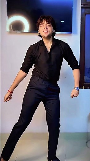 uljhi hai kali kali lat teri 💕 Dhak dhak karne laga dance 🕺 #bollywooddance #bollywoodsongs Anurag