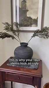 This is why your faux stems look ugly and how to fix it I like to fold until the foliage hits the top of the vase. Odd number stems usually look best 3,5,7 etc Comment stems for some of my favs #homedecor #stems #fauxstemstyling #springstems | Styled mi casa