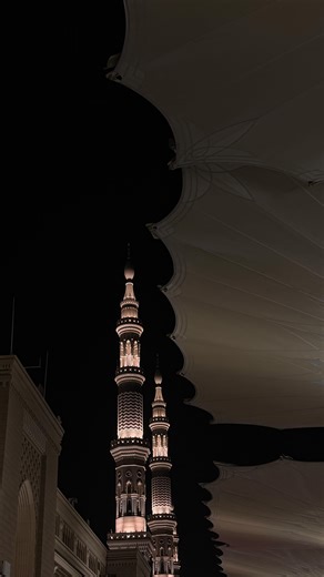 sayeeda — weddings, couples & families on Instagram‎: "on this very very chilly morning, i can’t help but reminisce the beauty that this city is & the peace that it brings to our hearts incomparable. undeniable. every single time 🕌🤲🏽 اللهم صلى على محمد وآل مصطفي 🤍 so grateful that we got to start the year spending some quality time at home in Saudi; counting days till we get to go back InshaAllah until then — + snowy storms + staying cosy + lots of hot chocolate dates🧣☃️ oh, & lots of antic