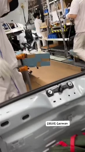 Car factory: boot/trunk lock installation