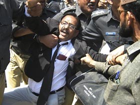 Pak politics: Long march to turmoil