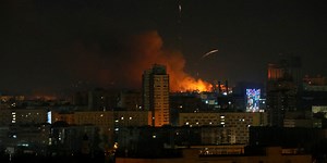 Russian Forces Close In on Ukraine’s Capital as Kyiv Prepares to Fight