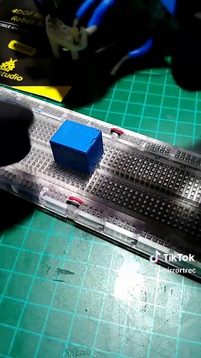 Como poner relevadores en protoboard #universidad #fypシ #fyp #cautin #pantallatft #practica #centrodedesarrollo #impression3d #robotica #esp32 #ingeniero #mecatronico🥰 #mecatronica #mirrortrec #protoboard #uni #reseñas #facultad #proyecto