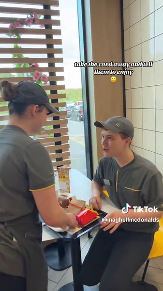 Insight on how to do table service correctly🫶🏼 #fyp #tableservice #customers #comewithus #mcd #blowthisupforme #foryouu #mcdonaldsuk #mcdonald