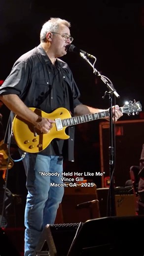 I’m on a Vince Gill kick! Vince playing Duane Allman’s Les Paul. Nobody Held Her Like Me. | Brady Seals