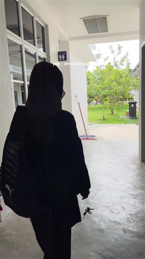 Alamak apa yang jatuh tu!😨 Btw guys jangan lupa sertai event kami “Stop Cyber Bullying and Online Scam” pada 13 januari‼️ 📍 ADTEC JTM Kampus Pedas #UITMRembau #DigitalSafetyMy #StopCyberbullying #fypシ゚viral